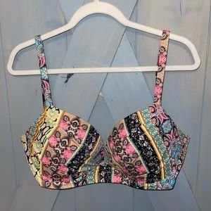 Super rare! Like new, extremely flattering Victoria’s Secret push-up bikini top!